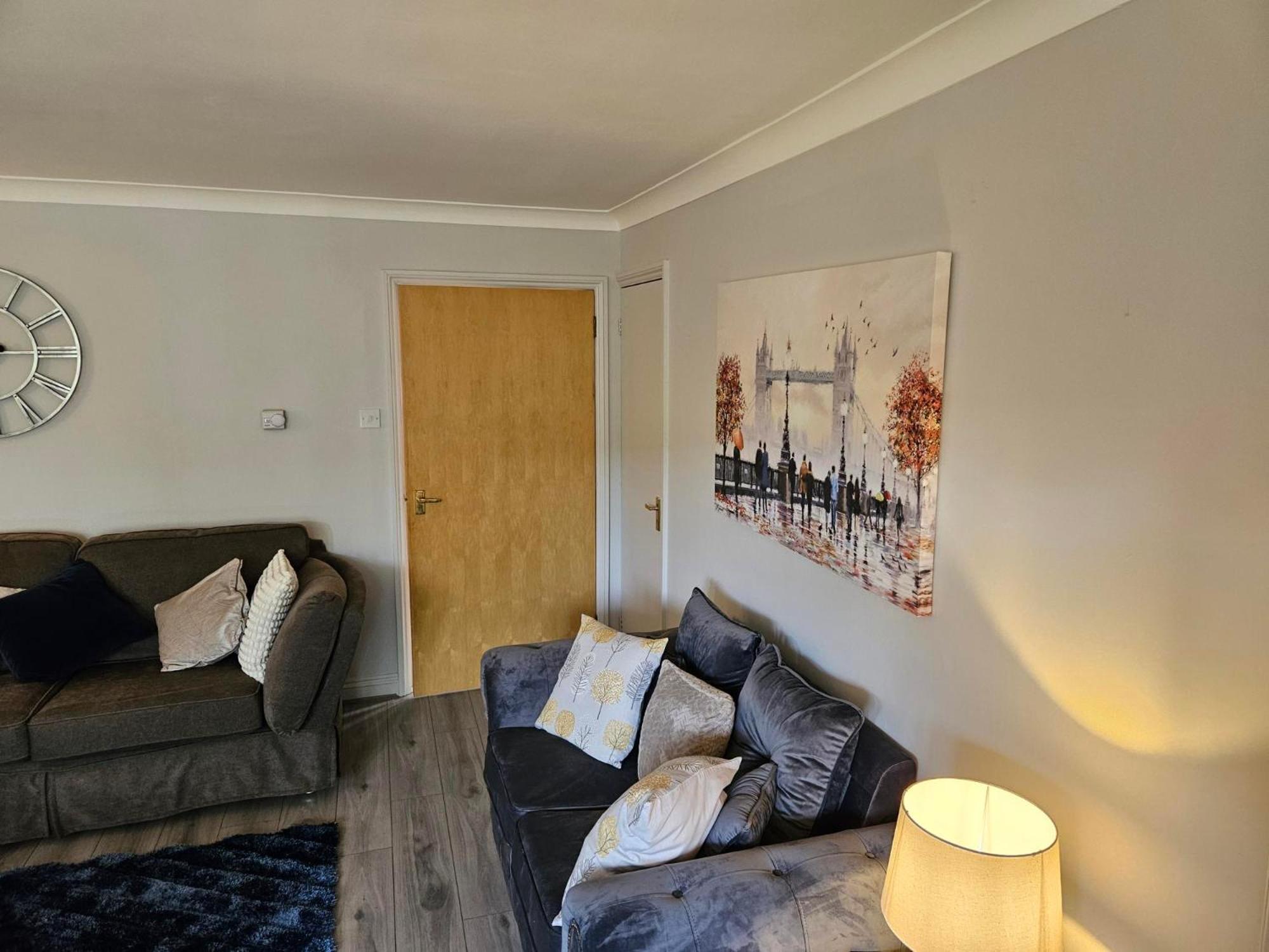 Redcot Gardens Stamford 4 Bed Contractor Familt Home With Parking Exterior foto