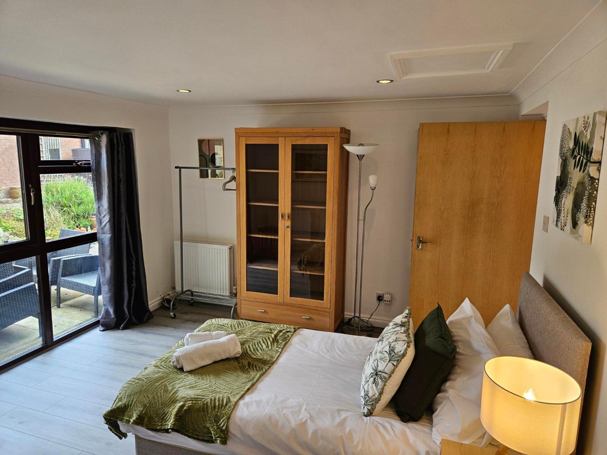 Redcot Gardens Stamford 4 Bed Contractor Familt Home With Parking Exterior foto