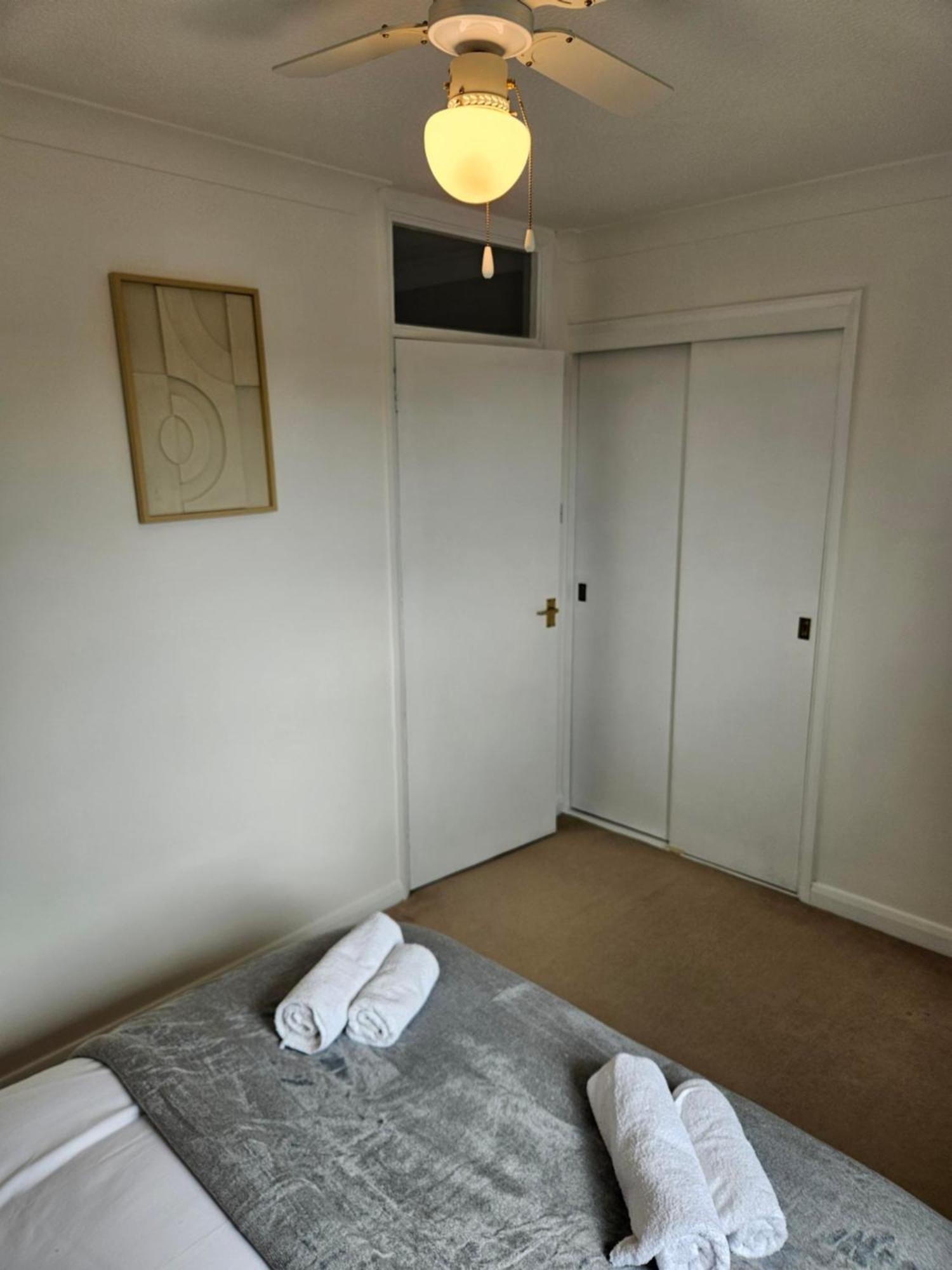 Redcot Gardens Stamford 4 Bed Contractor Familt Home With Parking Exterior foto