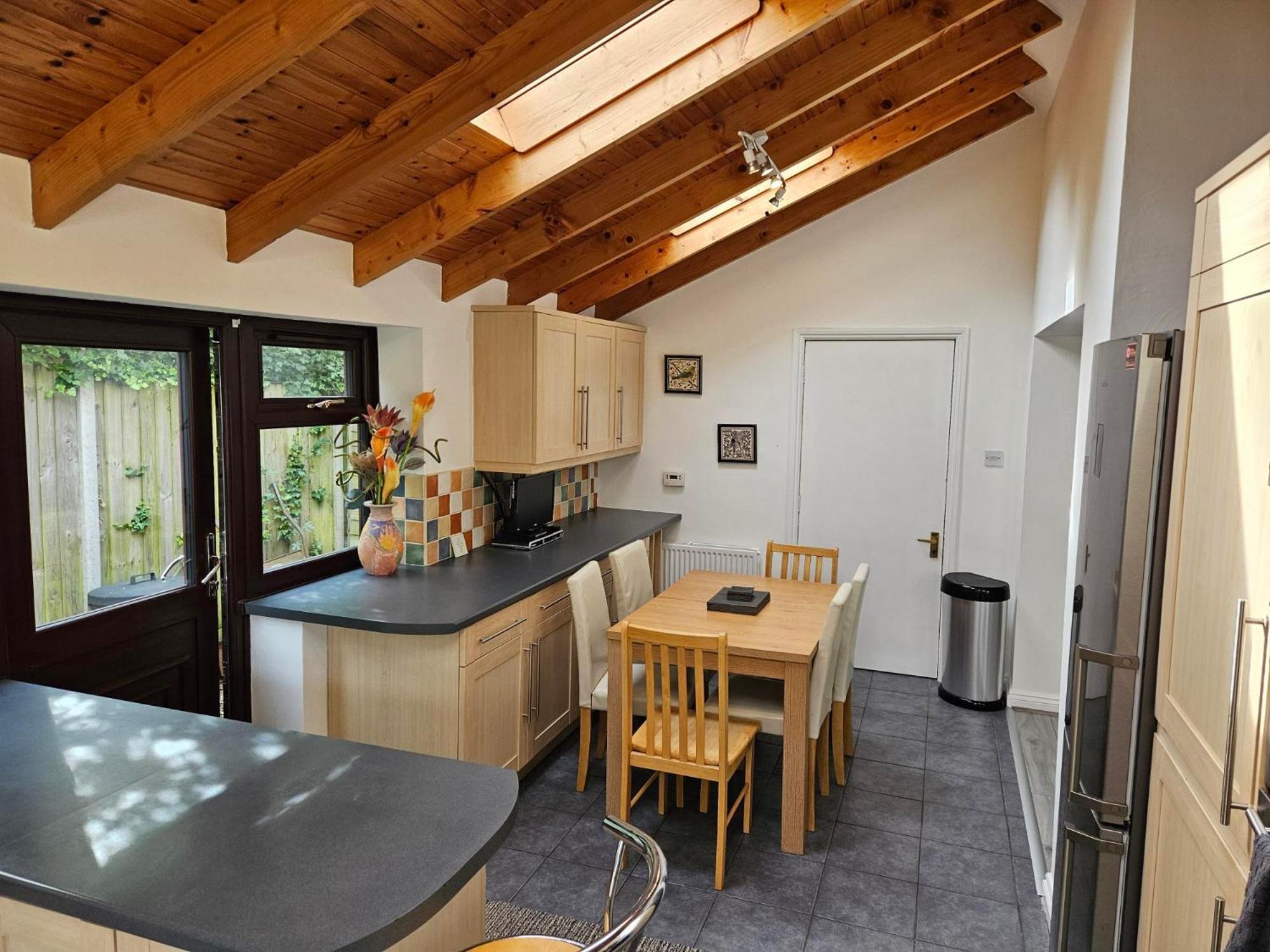 Redcot Gardens Stamford 4 Bed Contractor Familt Home With Parking Exterior foto
