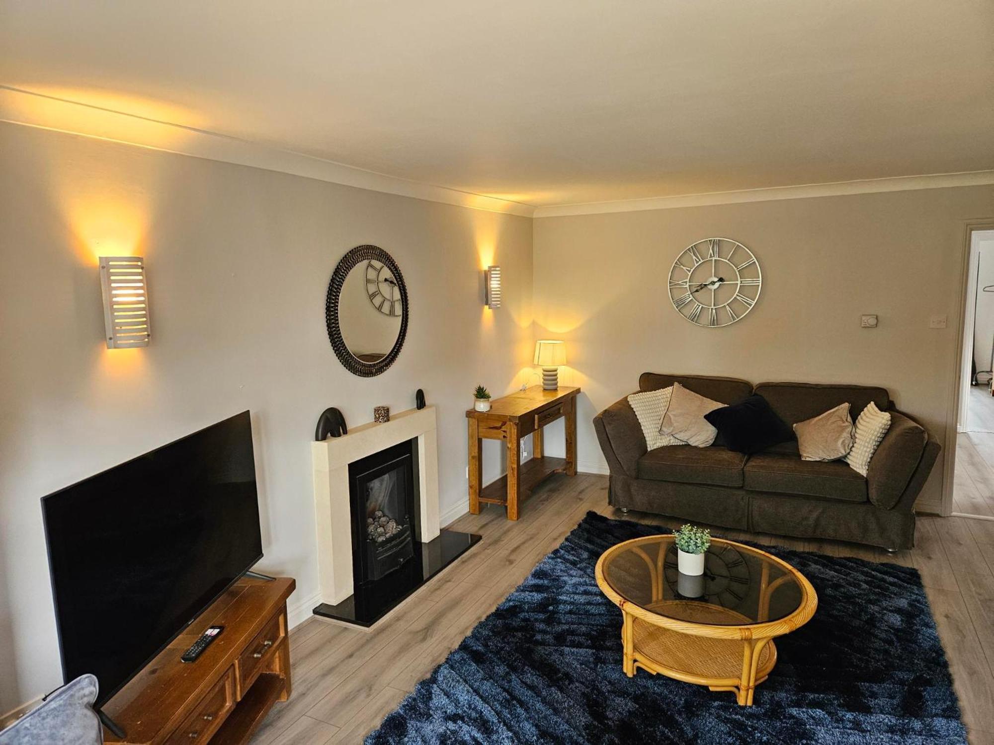 Redcot Gardens Stamford 4 Bed Contractor Familt Home With Parking Exterior foto